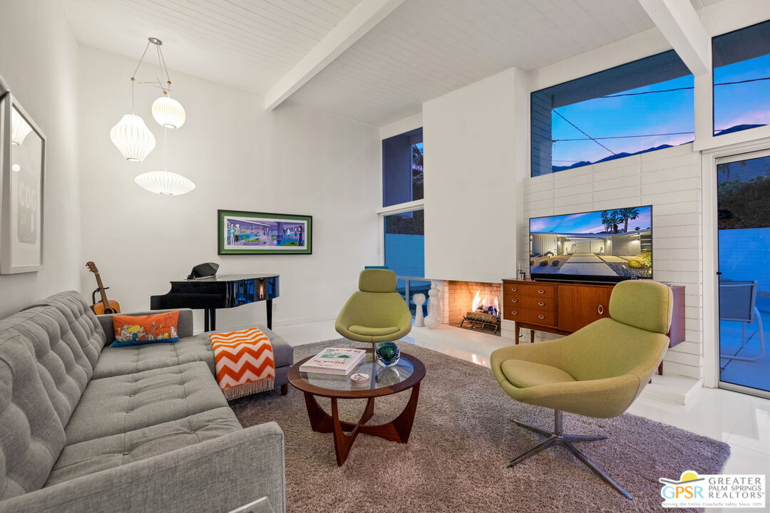 1877 S Navajo Dr