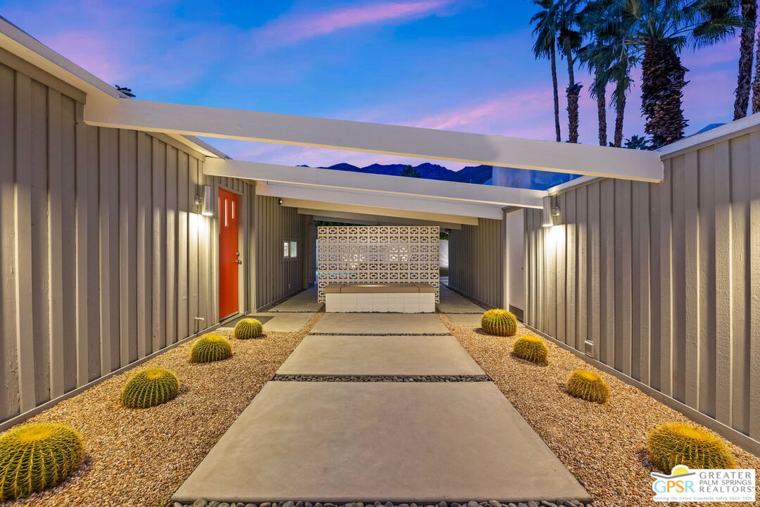 1877 S Navajo Dr
