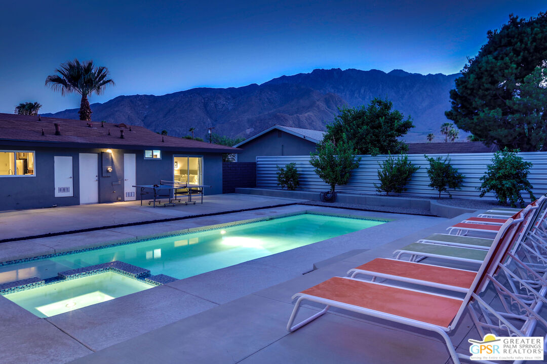 490 E Molino Rd