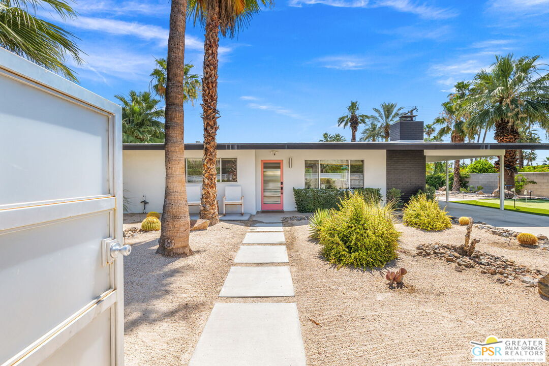 242 NE Cerritos Dr