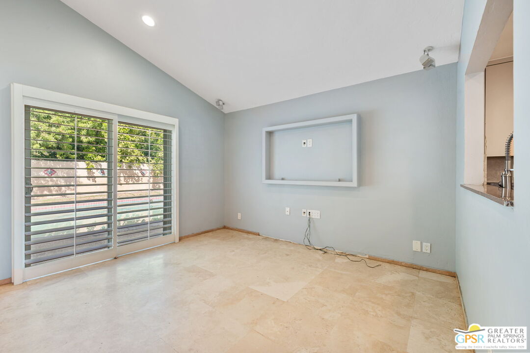 28465 Avenida Condesa