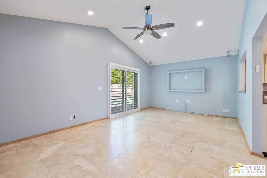 28465 Avenida Condesa