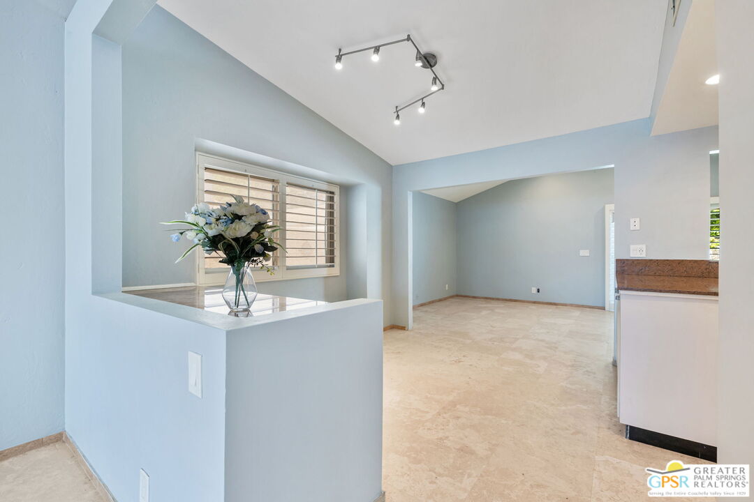 28465 Avenida Condesa