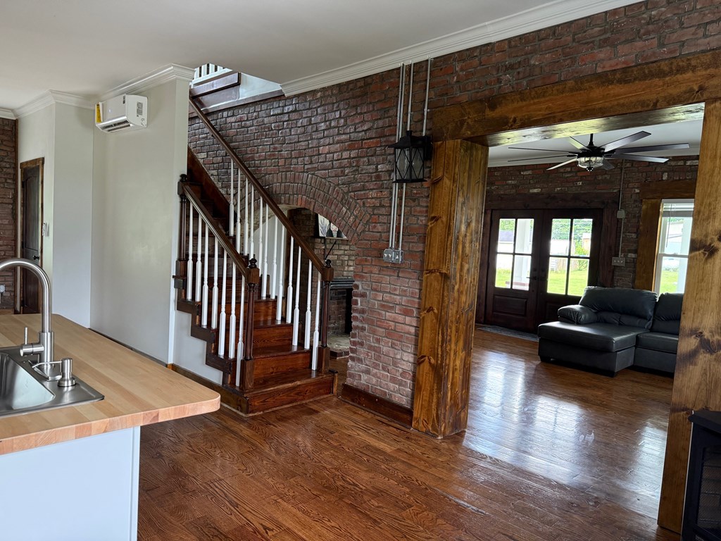 110 Vincent Lane