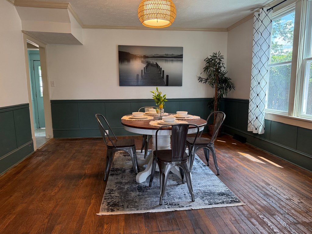 1005 Lawrence Avenue