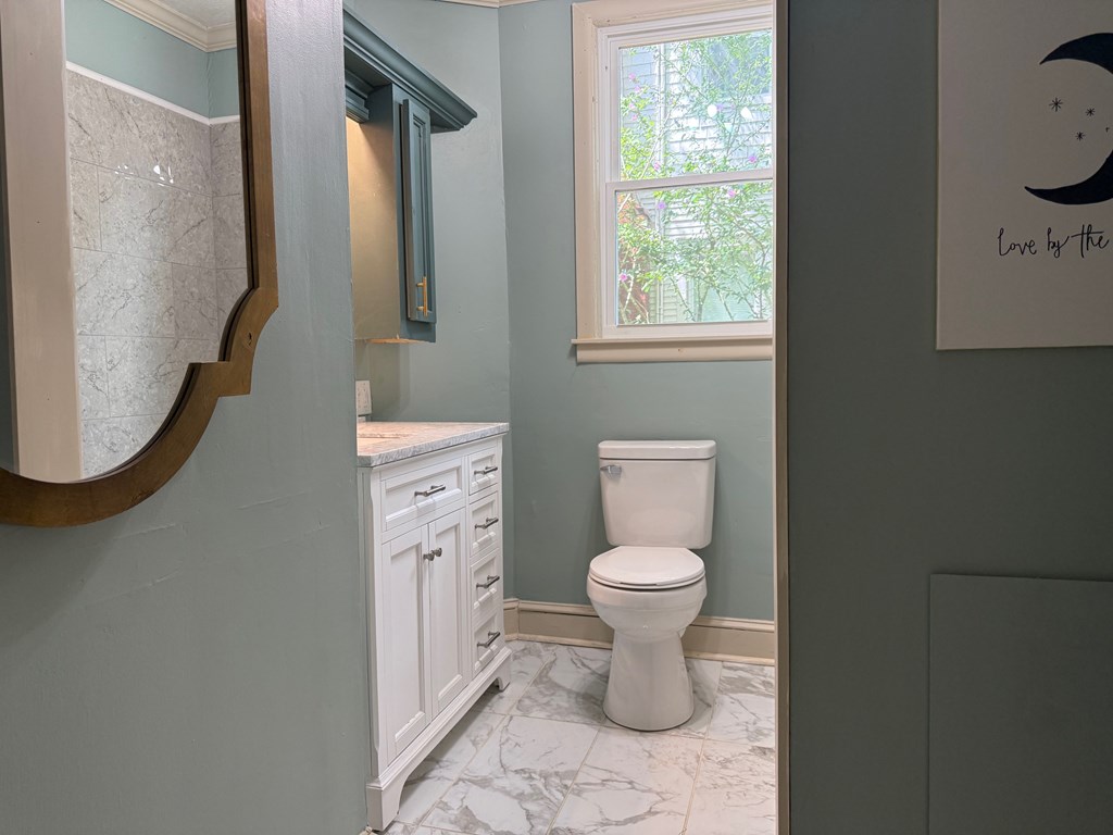 1005 Lawrence Avenue