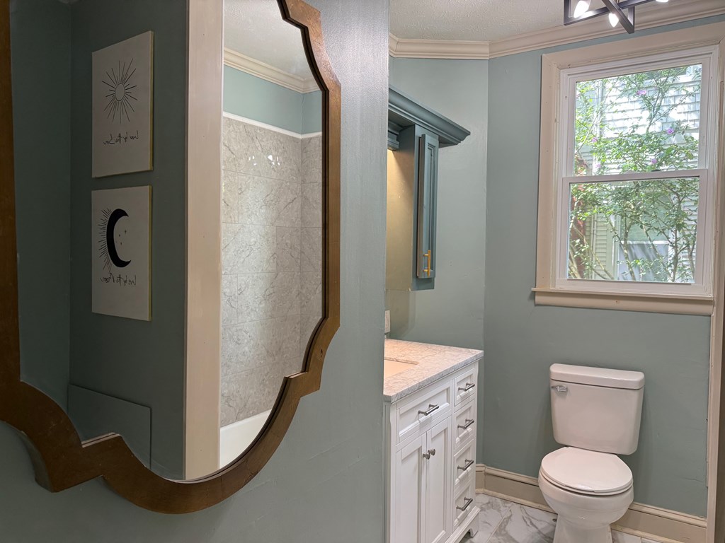 1005 Lawrence Avenue