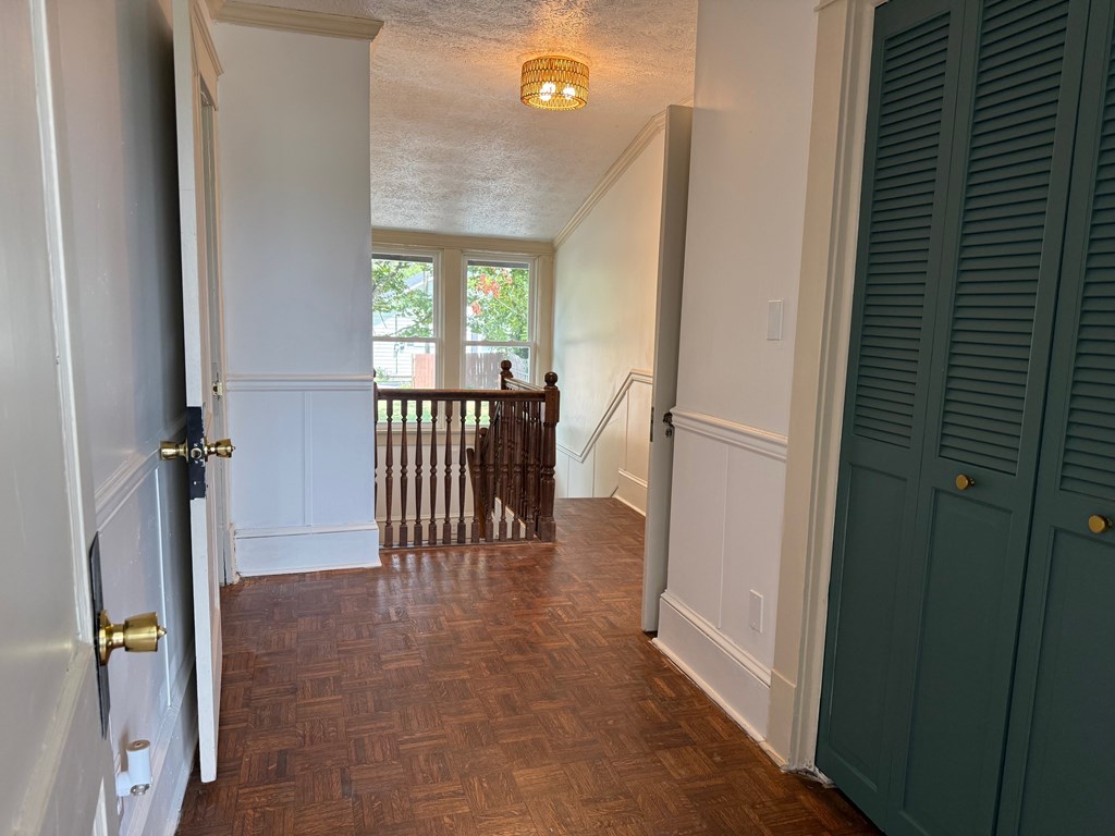 1005 Lawrence Avenue