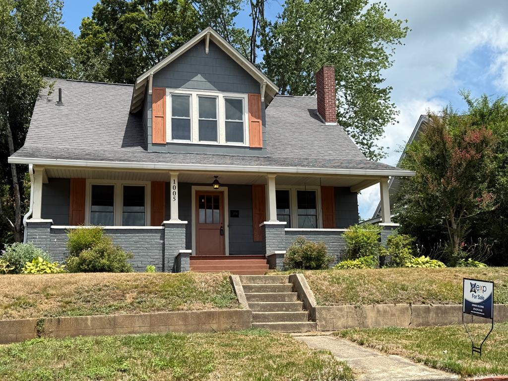 1005 Lawrence Avenue