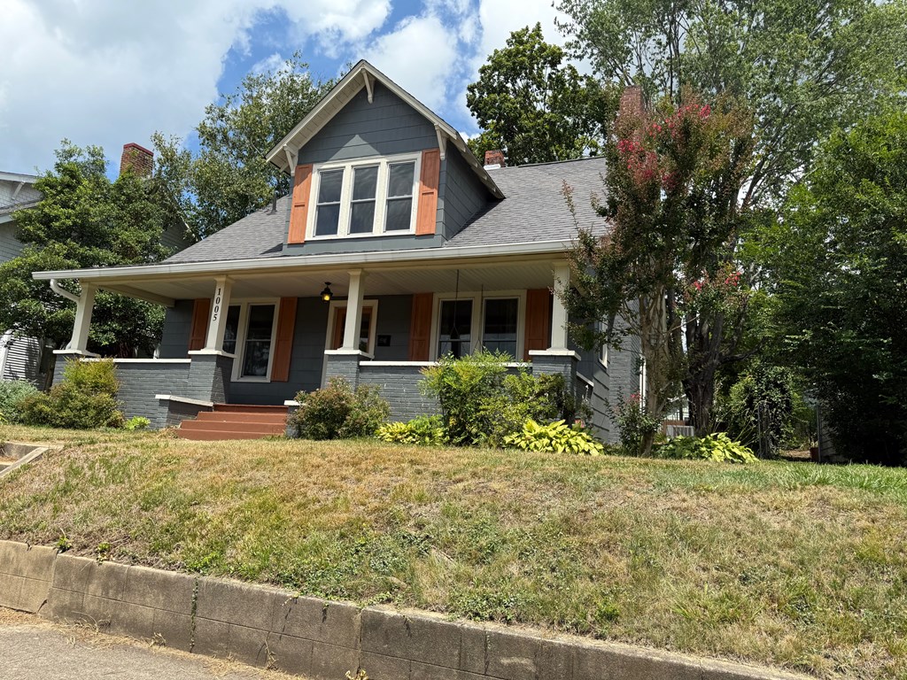 1005 Lawrence Avenue