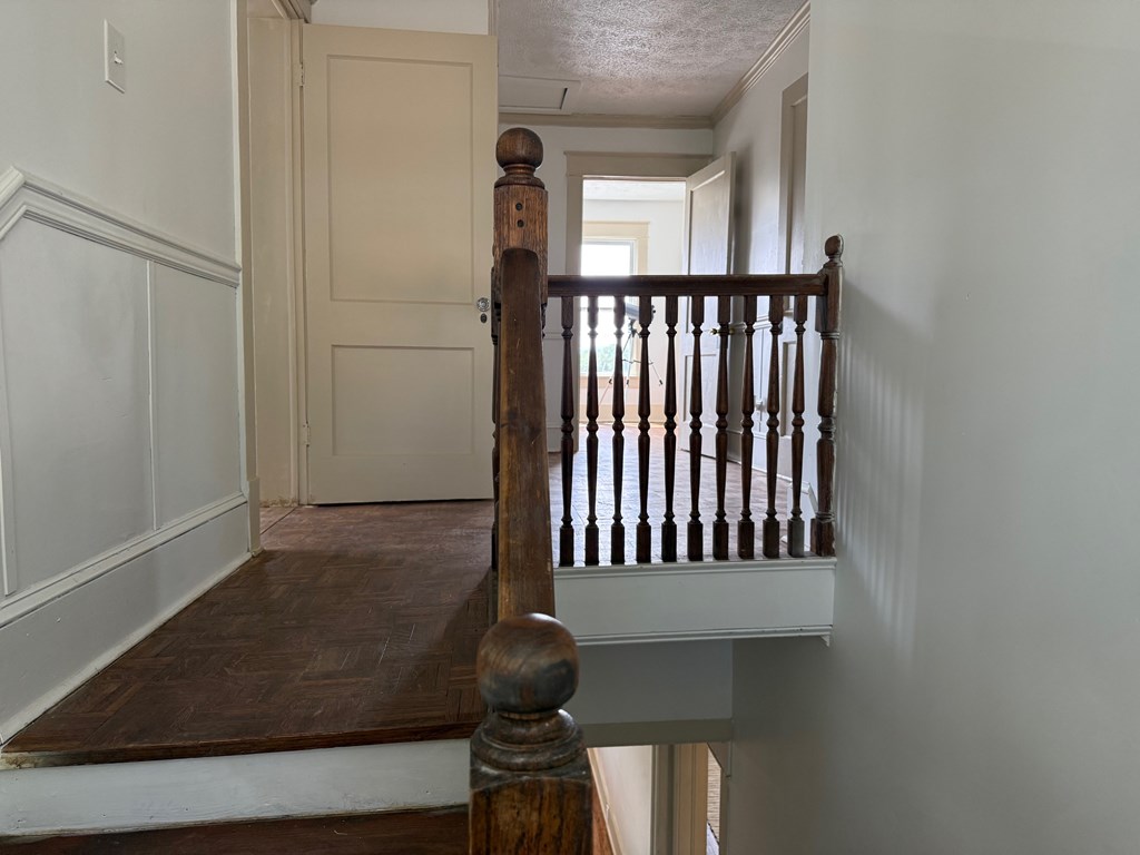 1005 Lawrence Avenue