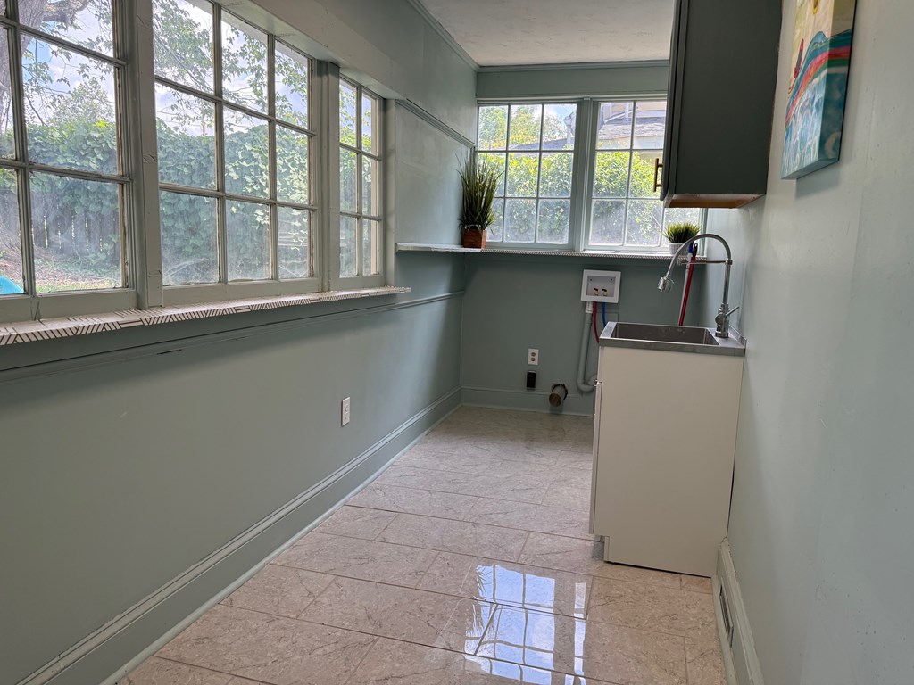 1005 Lawrence Avenue