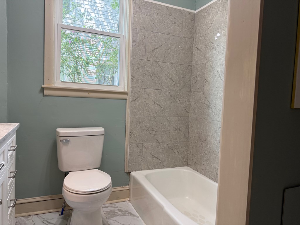 1005 Lawrence Avenue