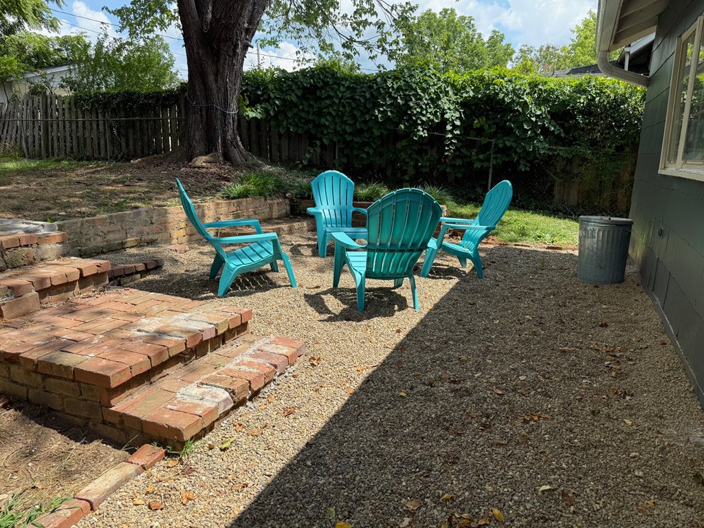 1005 Lawrence Avenue