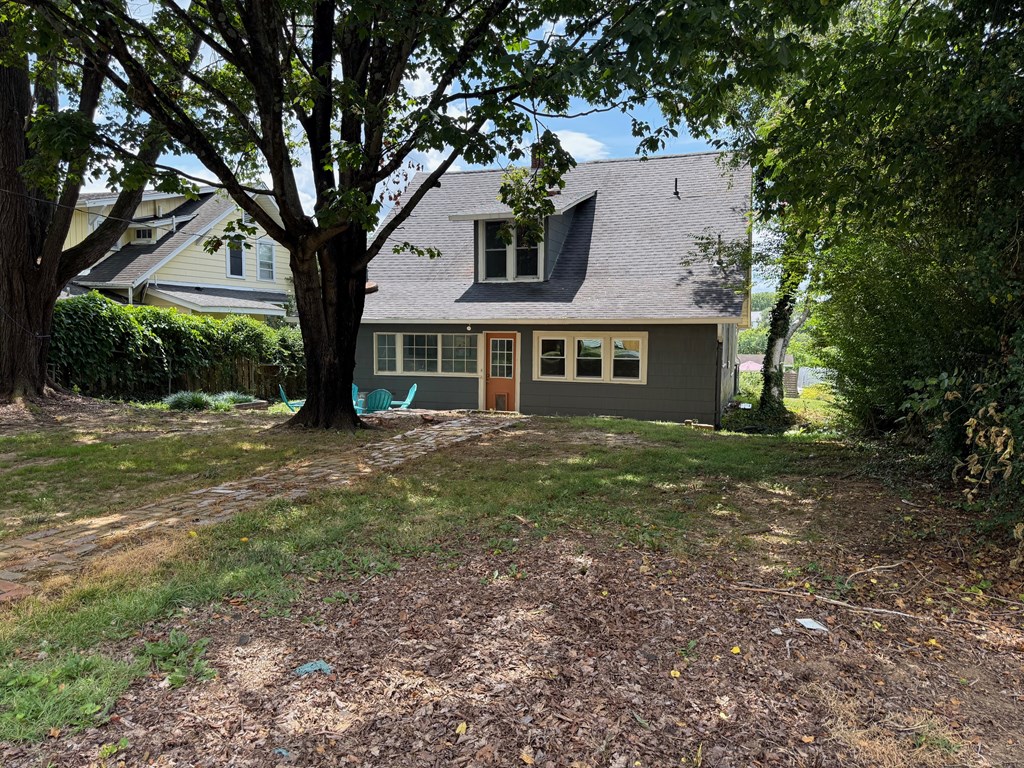 1005 Lawrence Avenue