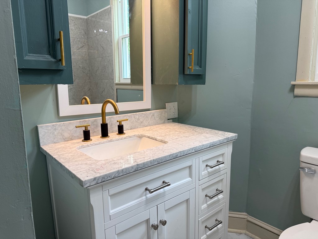 1005 Lawrence Avenue