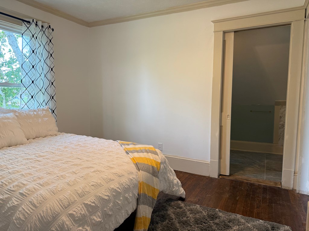 1005 Lawrence Avenue