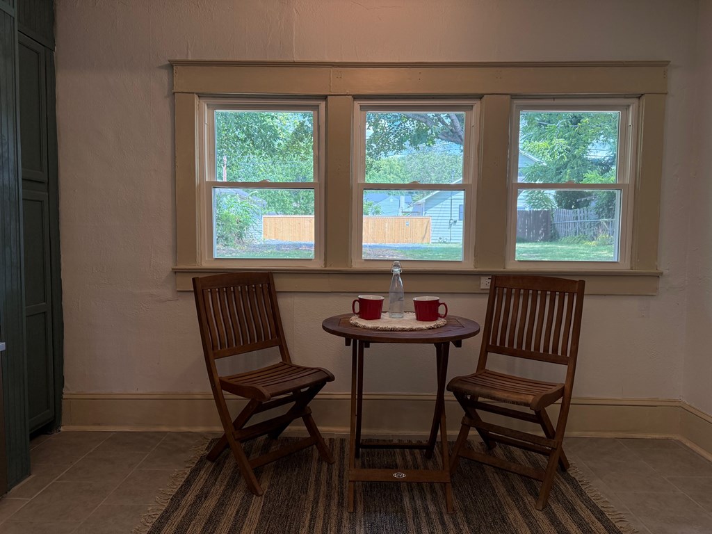 1005 Lawrence Avenue