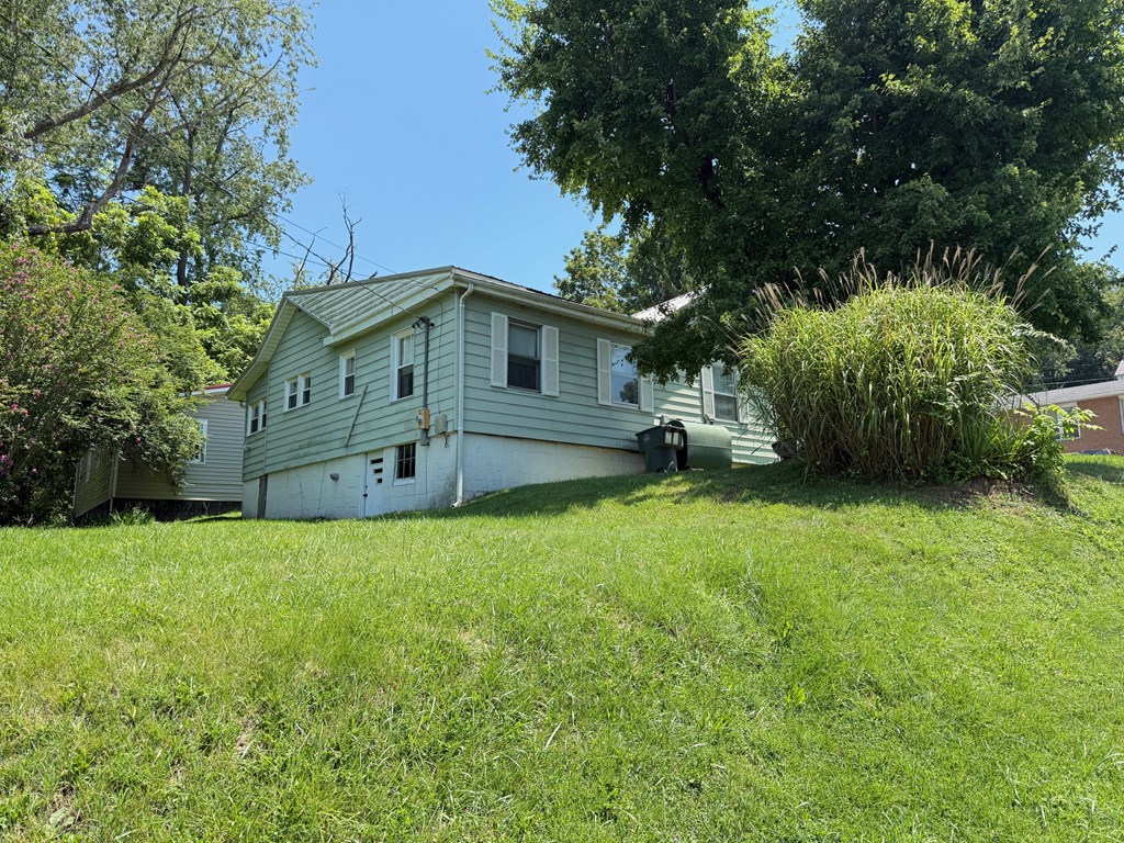 307 SE B Street