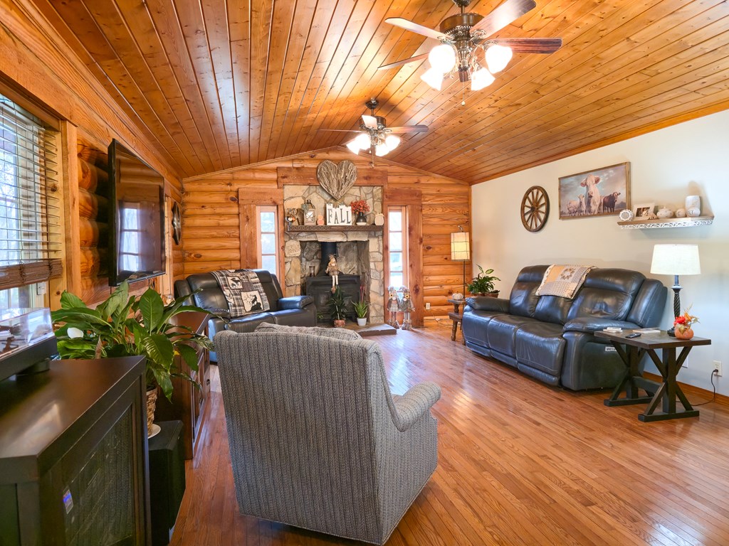 18466 Gov G C Peery Hwy, Pounding Mill