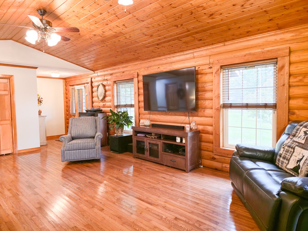 18466 Gov G C Peery Hwy, Pounding Mill