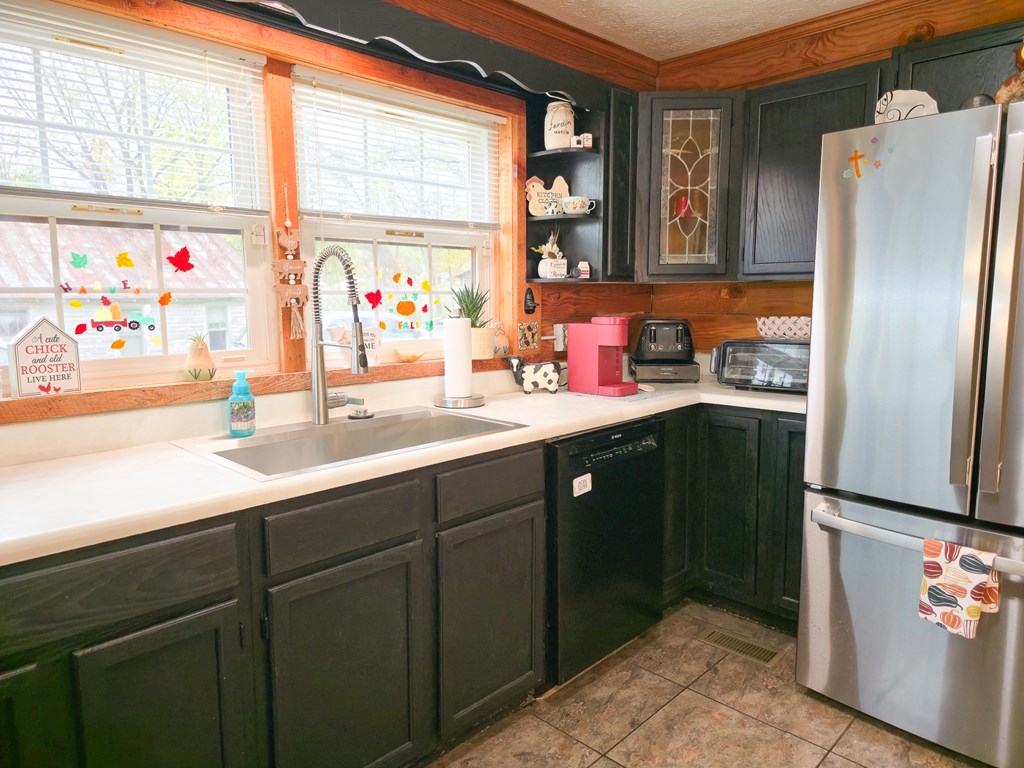 18466 Gov G C Peery Hwy, Pounding Mill