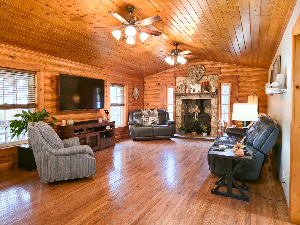 18466 Gov G C Peery Hwy, Pounding Mill