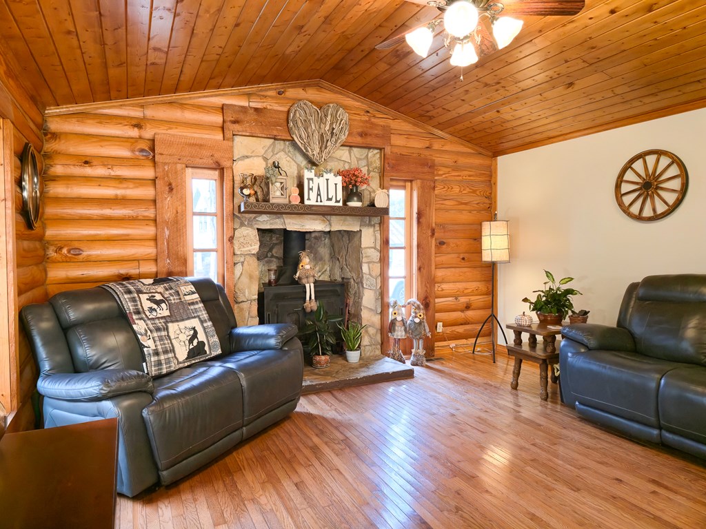 18466 Gov G C Peery Hwy, Pounding Mill