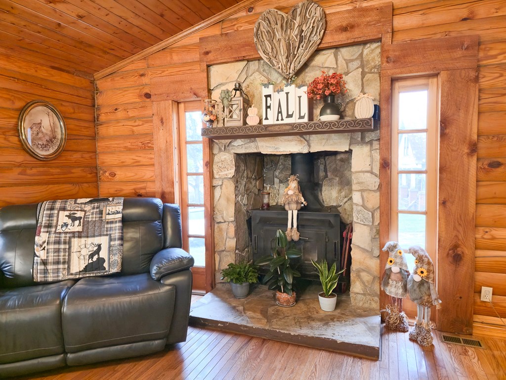 18466 Gov G C Peery Hwy, Pounding Mill