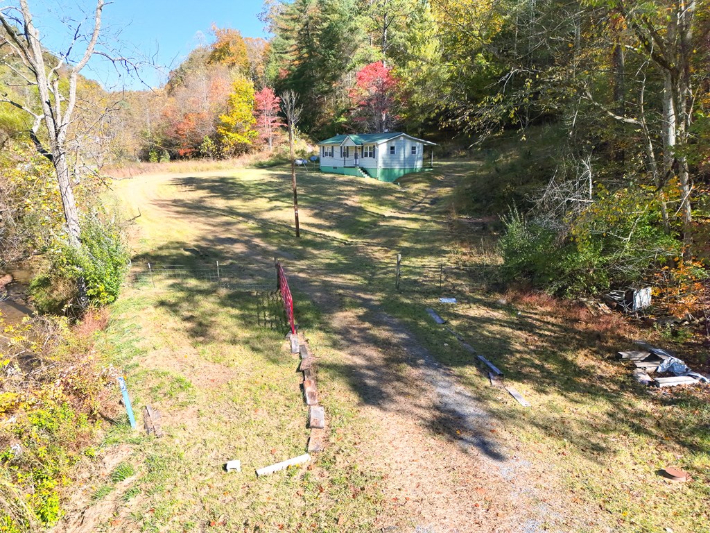 8836 Lovers Gap Road, Vansant