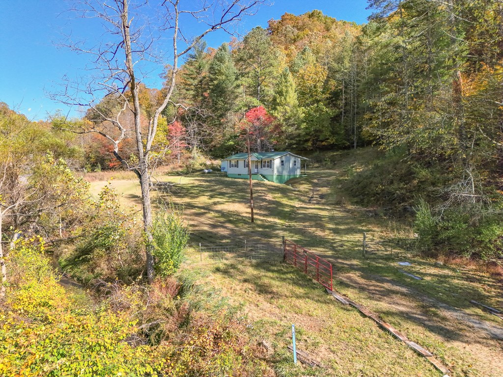 8836 Lovers Gap Road, Vansant