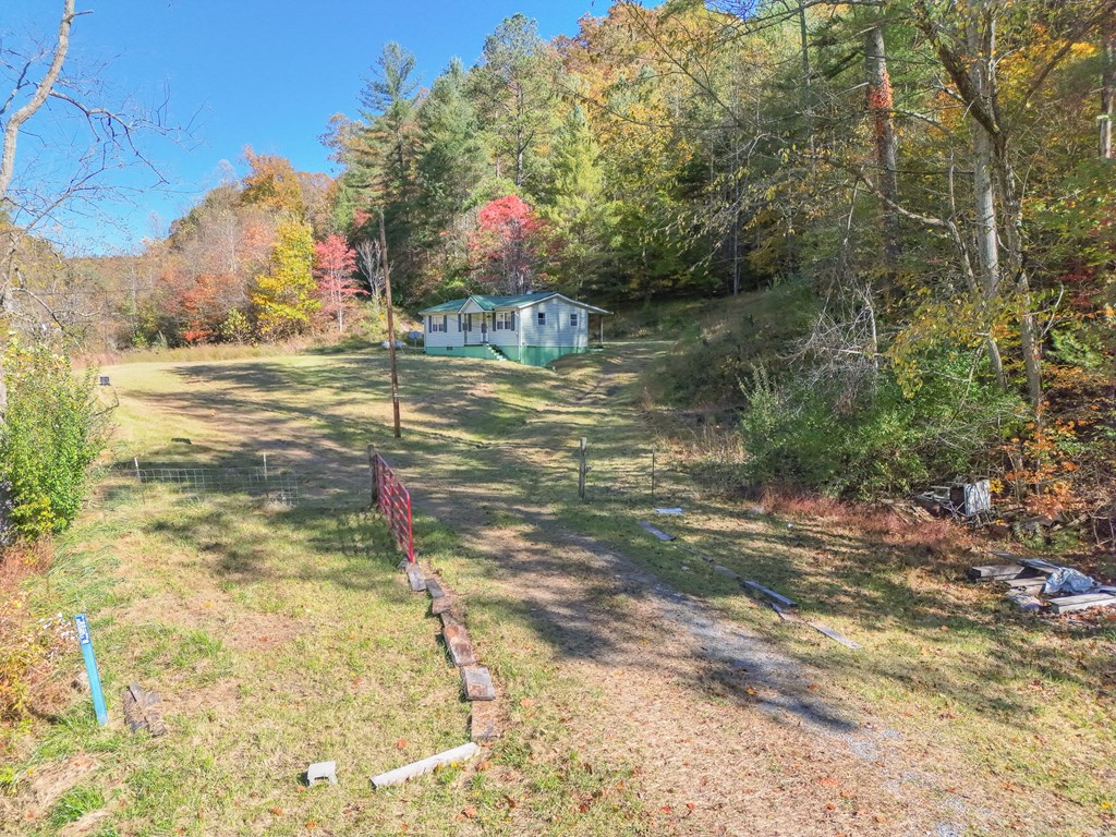 8836 Lovers Gap Road, Vansant