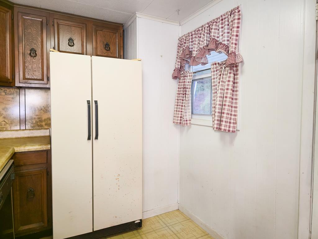 8836 Lovers Gap Road, Vansant