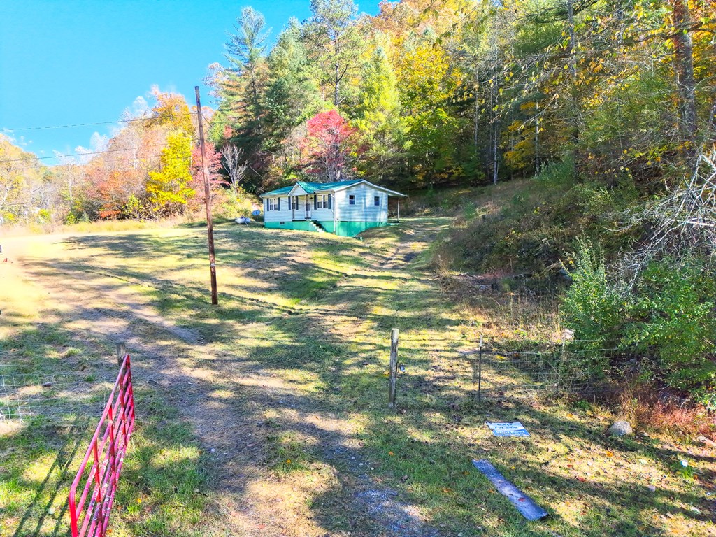 8836 Lovers Gap Road, Vansant