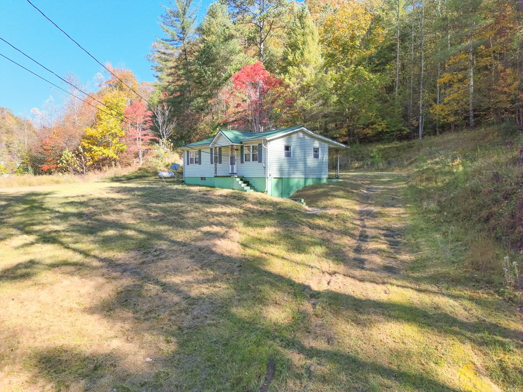 8836 Lovers Gap Road, Vansant