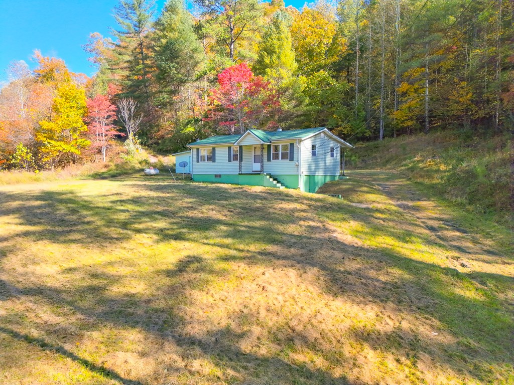 8836 Lovers Gap Road, Vansant