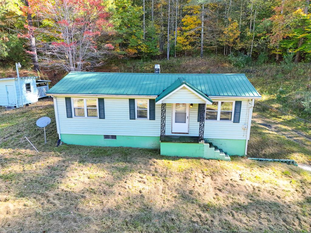 8836 Lovers Gap Road, Vansant