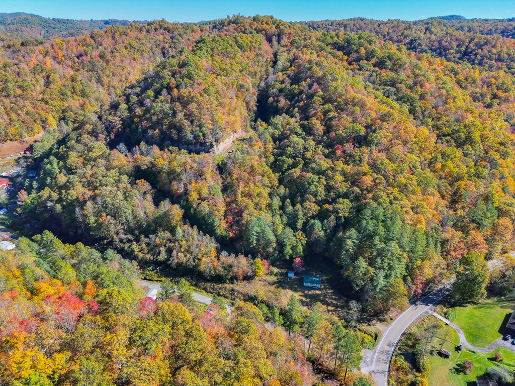 8836 Lovers Gap Road, Vansant