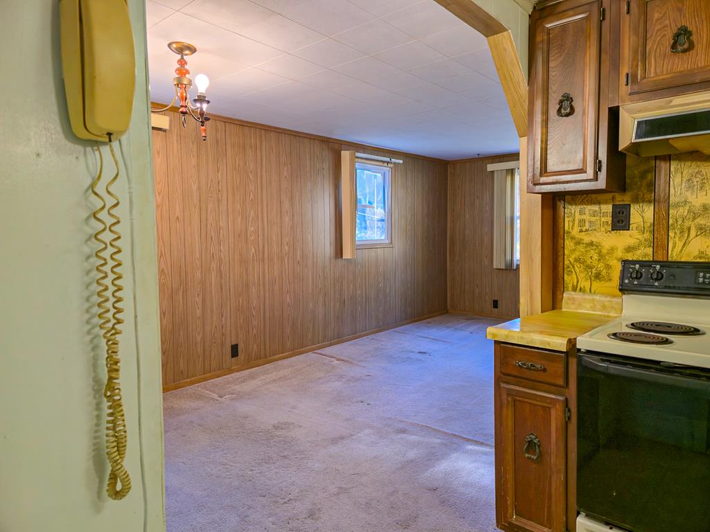 8836 Lovers Gap Road, Vansant