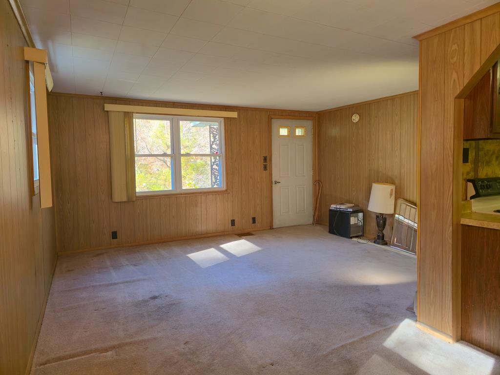 8836 Lovers Gap Road, Vansant