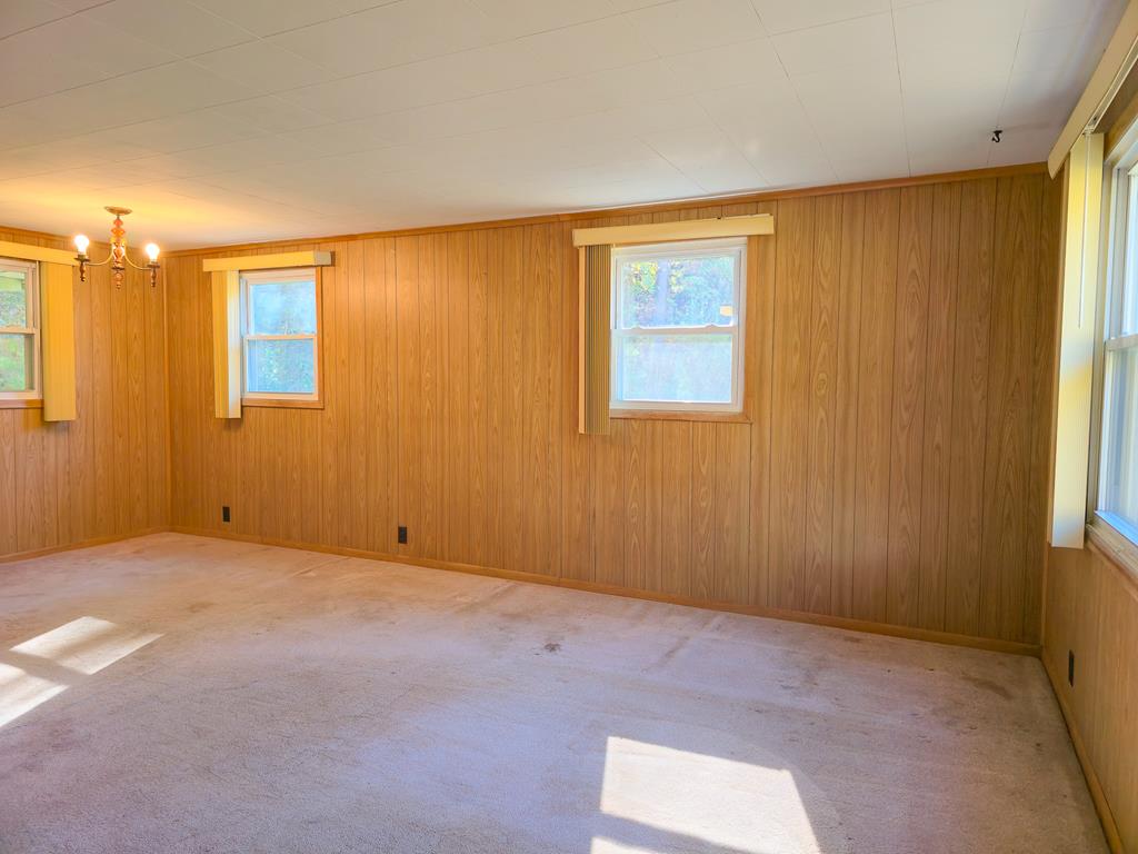 8836 Lovers Gap Road, Vansant