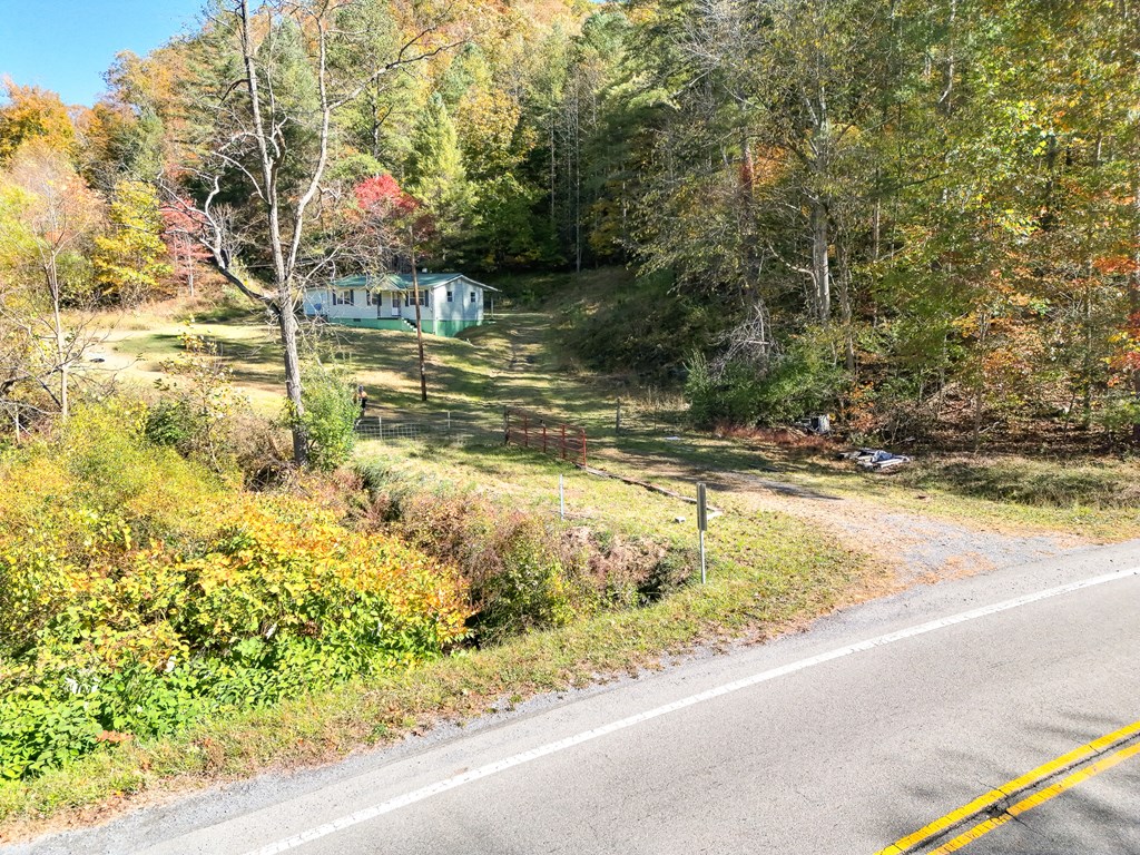 8836 Lovers Gap Road, Vansant