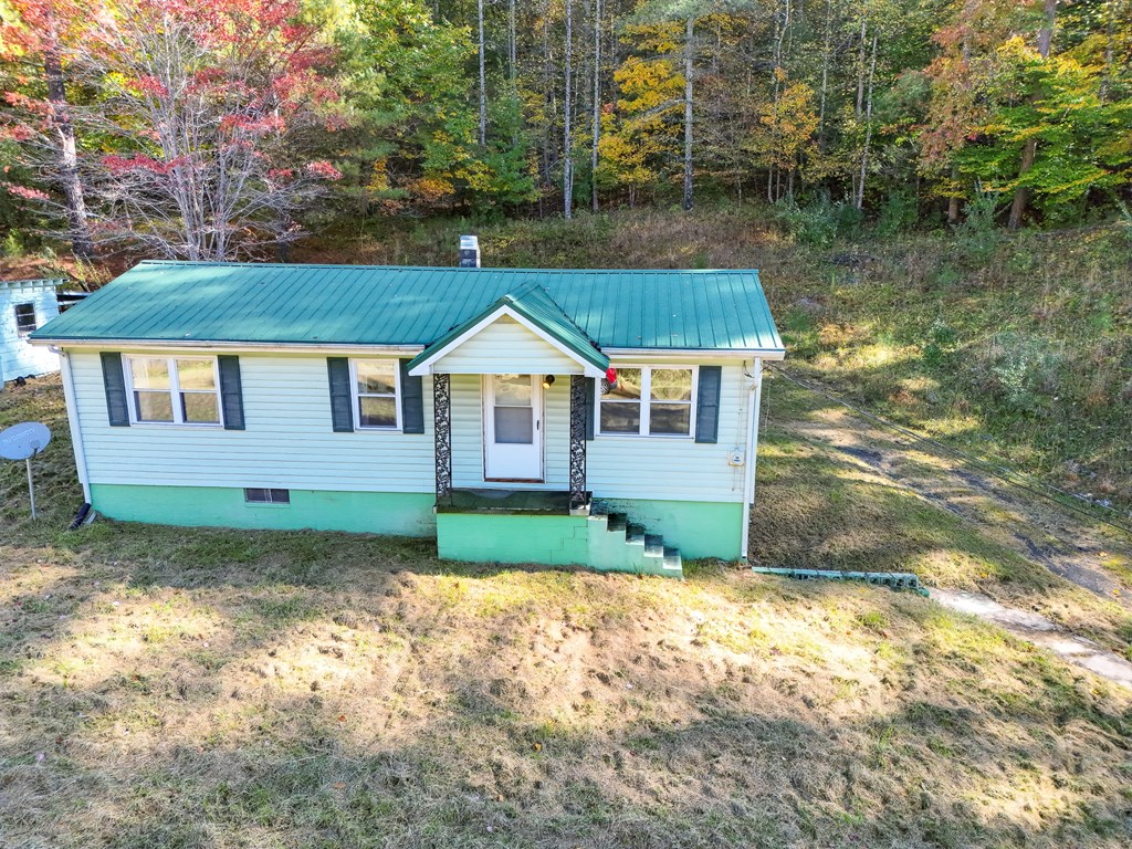 8836 Lovers Gap Road, Vansant