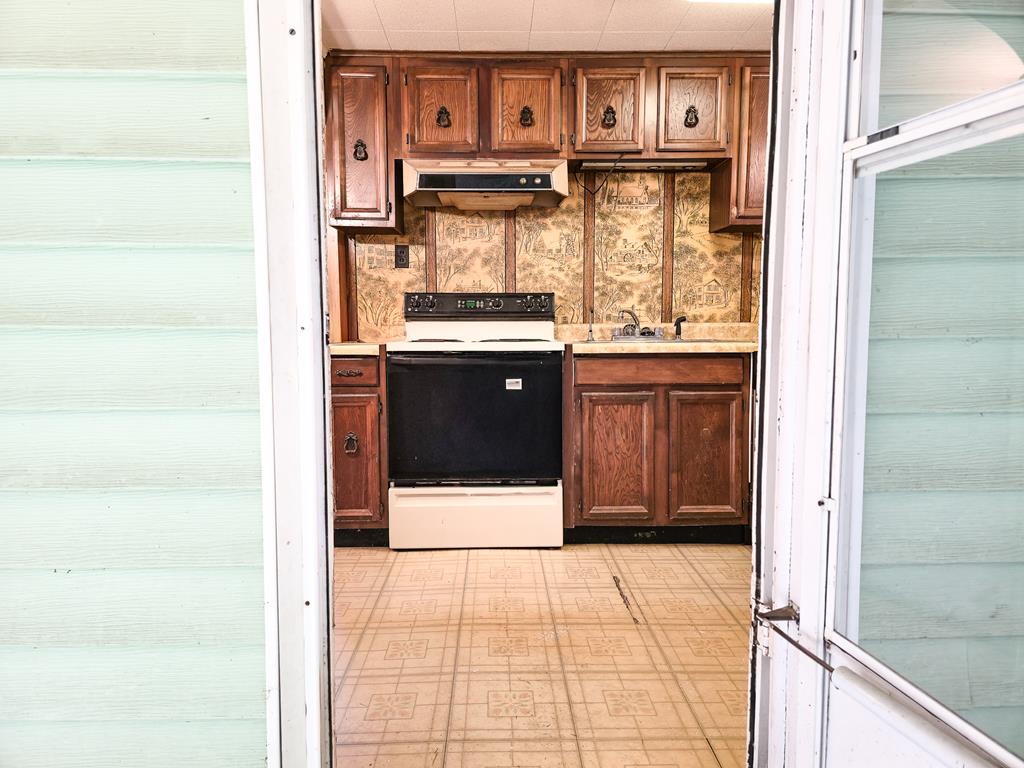 8836 Lovers Gap Road, Vansant