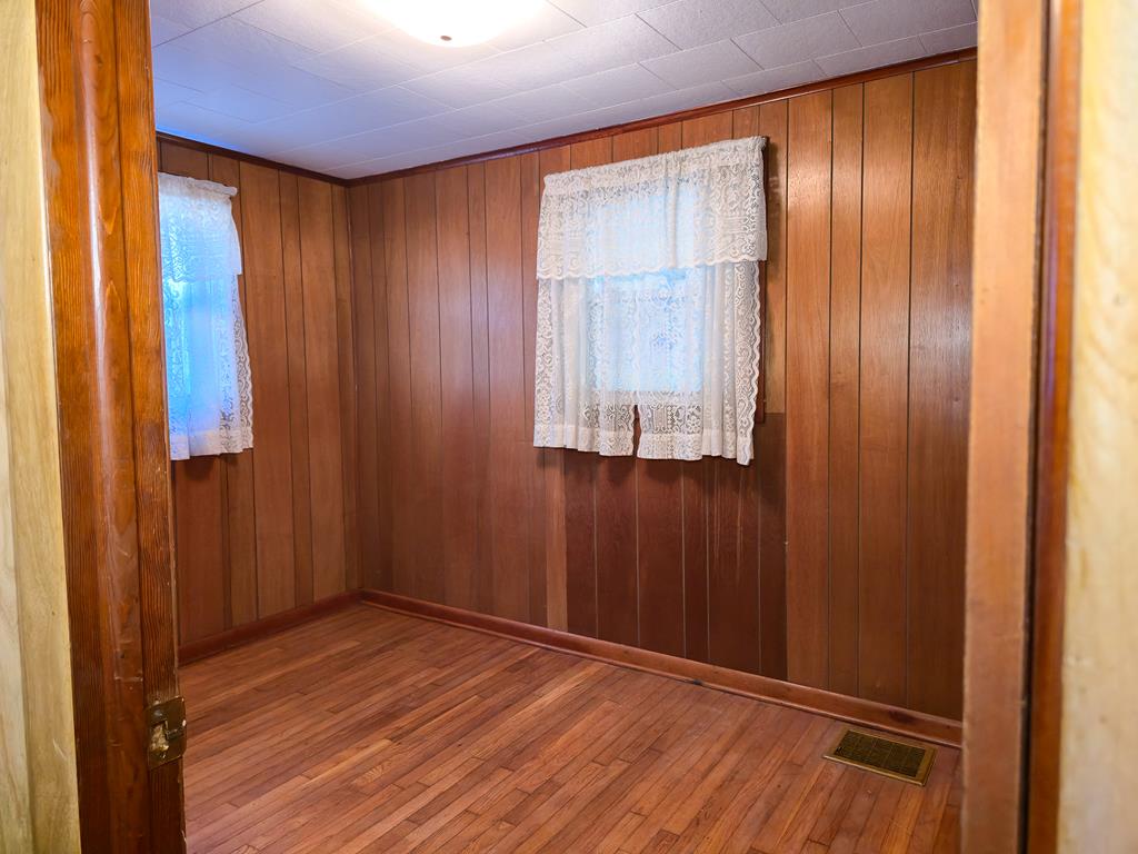 8836 Lovers Gap Road, Vansant
