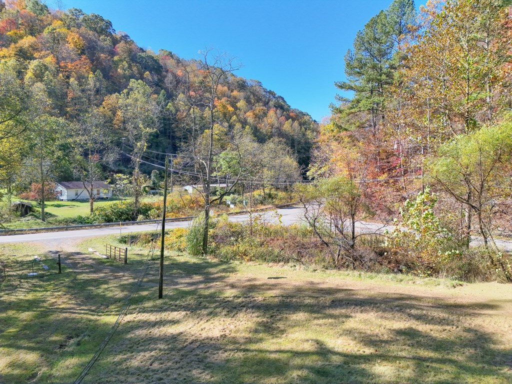 8836 Lovers Gap Road, Vansant