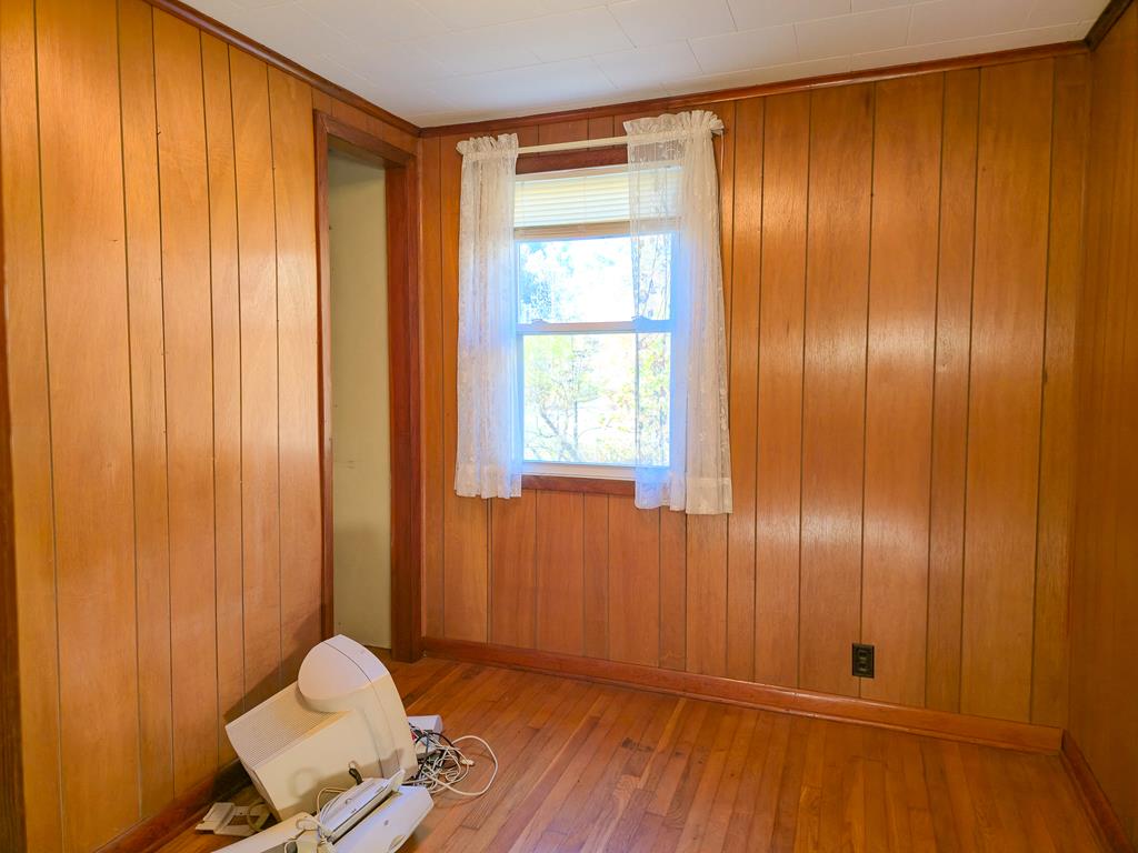 8836 Lovers Gap Road, Vansant