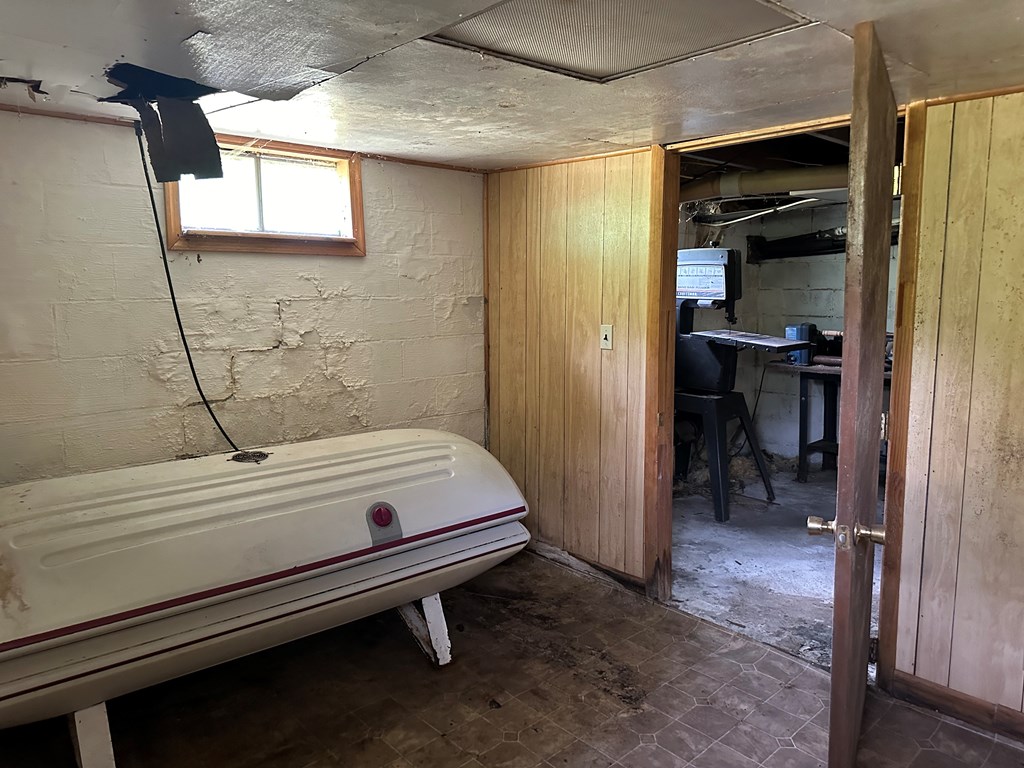 8836 Lovers Gap Road, Vansant