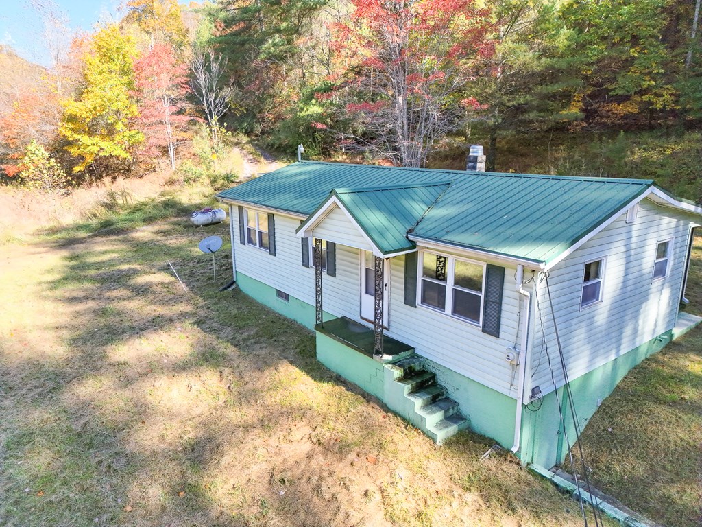 8836 Lovers Gap Road, Vansant