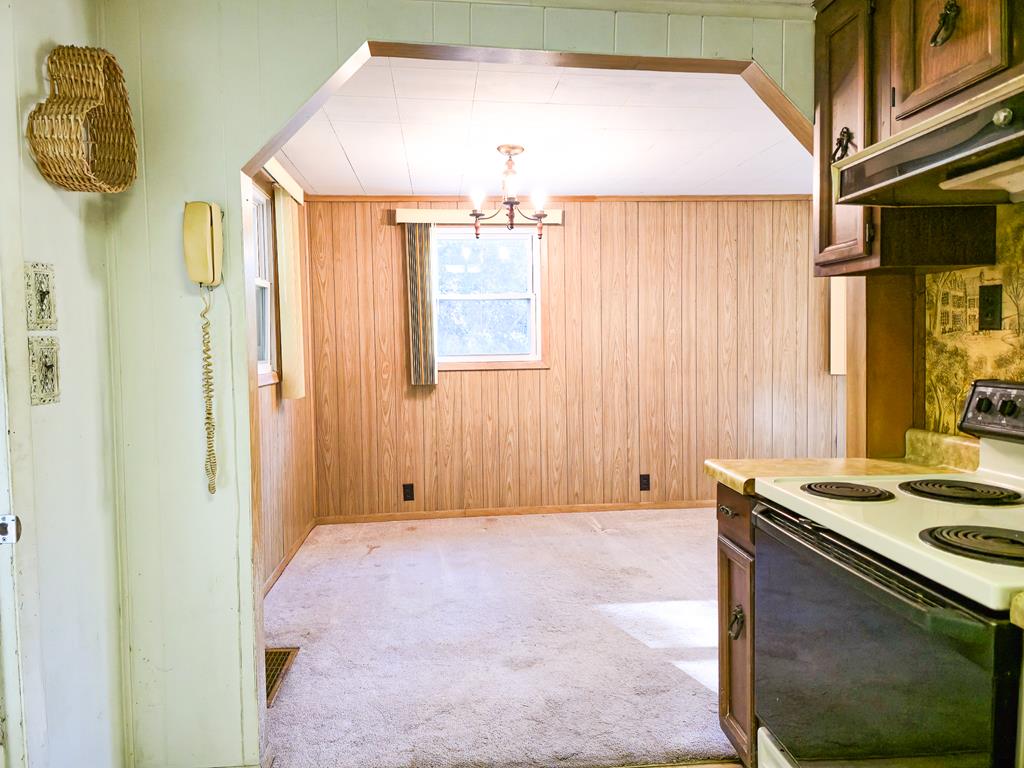 8836 Lovers Gap Road, Vansant